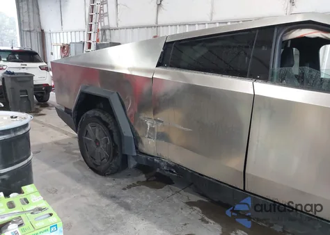 2025 Tesla Cybertruck All-Wheel Drive z USA, uszkodzony, nr VIN 7G2CEHED1SA081551